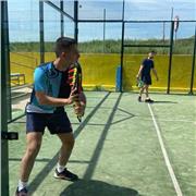 Doy clases particulares de padel a domicilio para aprendizaje y nivel medio - avanzado . Me desplazo por toda la zona del corredor del henares ( Madrid )